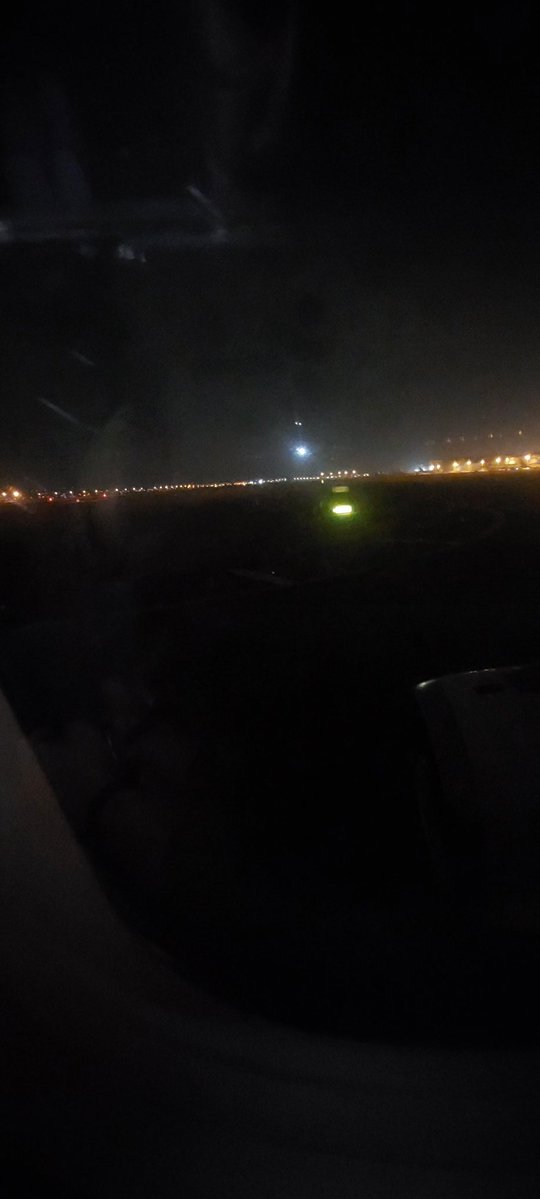 BabaMohamaD1's tweet image. آخرین تصویری که آدما از وطن می‌بینن، چیزی شبیه به اینه

خداحافظ وطن
خداحافظ میهنی که کاش مال من بود