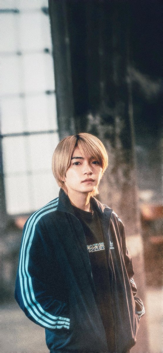 西畑担の皆さん好きそうなので文字消して待受サイズにしたよ