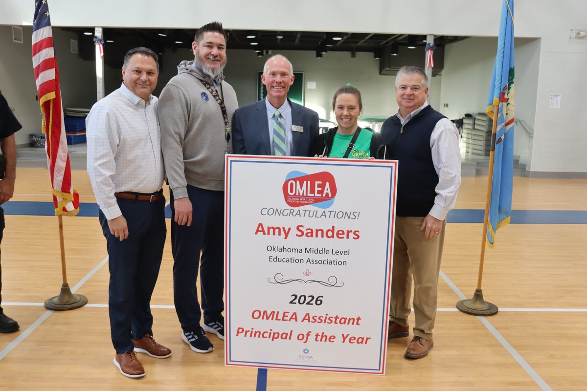 Chris_MLeGrande's tweet image. Another exciting day as I traveled to Sapulpa Middle School to recognize @omleaY7 Assistant Principal of the Year, Amy Sanders. She leads with heart and conviction and is a huge asset to her school and community! @CCOSA #APOY