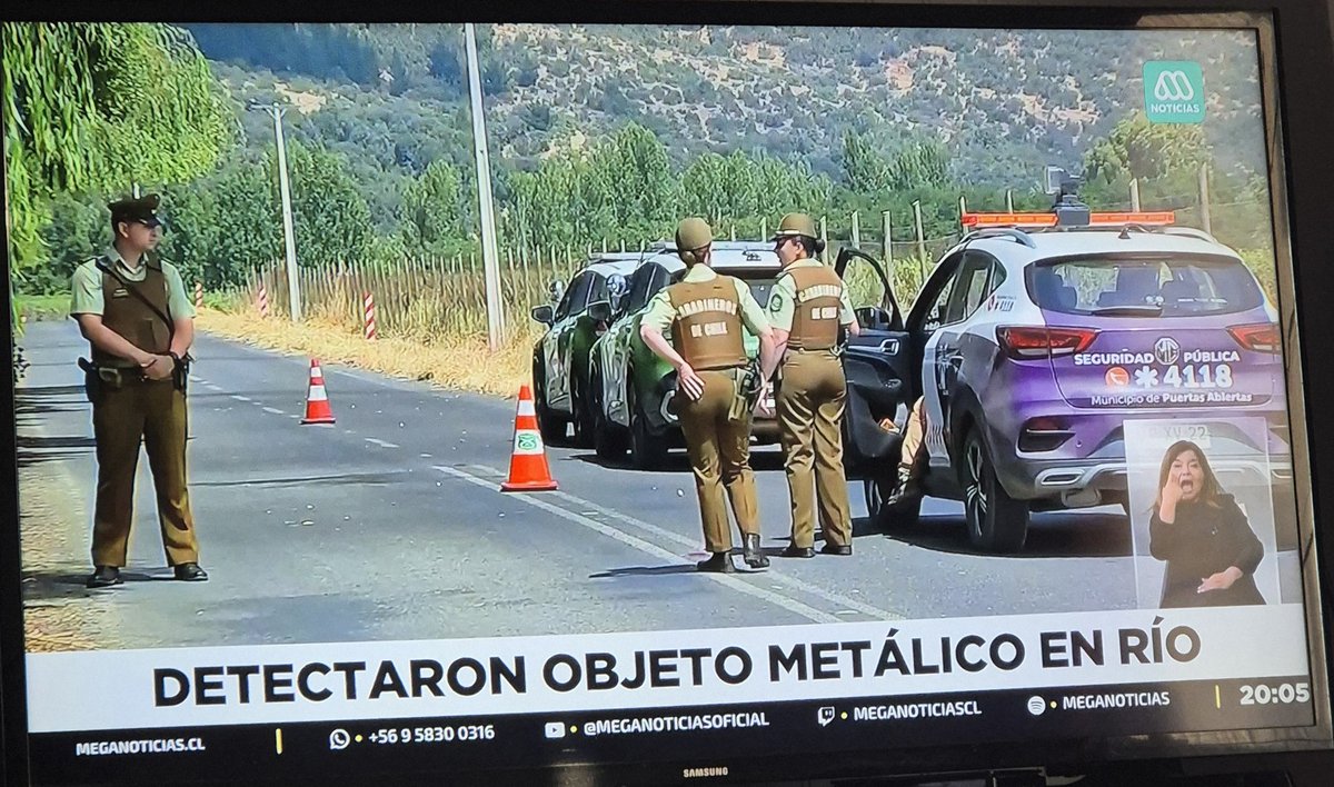 Katkreppsp's tweet photo. @meganoticiascl por la miechica los wnes penca! Están diciendo que se pide a la prensa "NO FILTRAR IMAGENES" y total hermetismo..y que hacen los pelotudos!!! Sacan la noticia en Titulares!!! Les estan diciendo NO publiquen Nada!! Que rabia 😡 https://t.co/kUWbLkQzYI