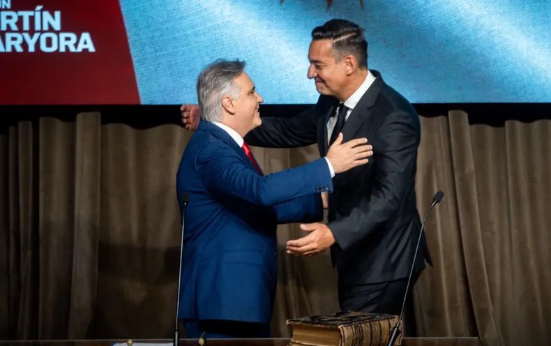 TEMPORADA DE CAMBIOS 👤

➡️ Siciliano juró en Córdoba: qué dijo el flamante ministro de Llaryora

🔗 letrap.com.ar/c5420702