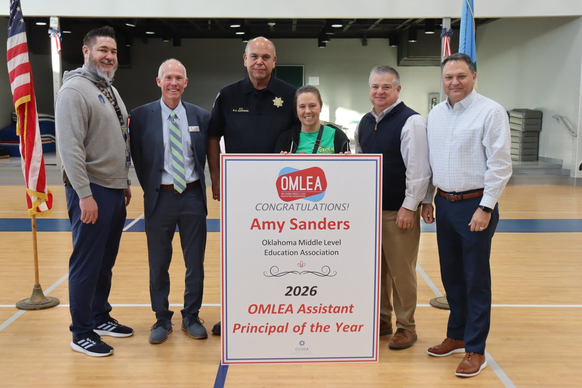 Chris_MLeGrande's tweet image. Another exciting day as I traveled to Sapulpa Middle School to recognize @omleaY7 Assistant Principal of the Year, Amy Sanders. She leads with heart and conviction and is a huge asset to her school and community! @CCOSA #APOY
