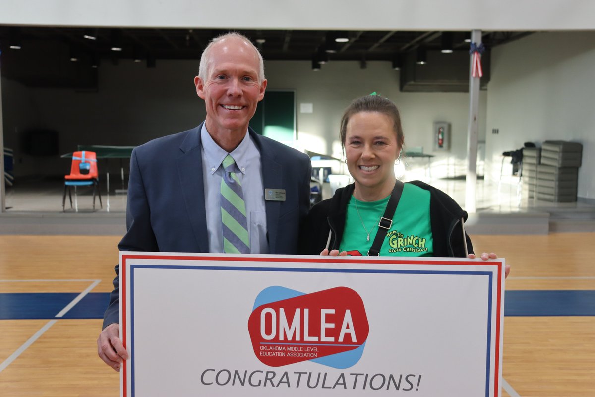 Chris_MLeGrande's tweet image. Another exciting day as I traveled to Sapulpa Middle School to recognize @omleaY7 Assistant Principal of the Year, Amy Sanders. She leads with heart and conviction and is a huge asset to her school and community! @CCOSA #APOY