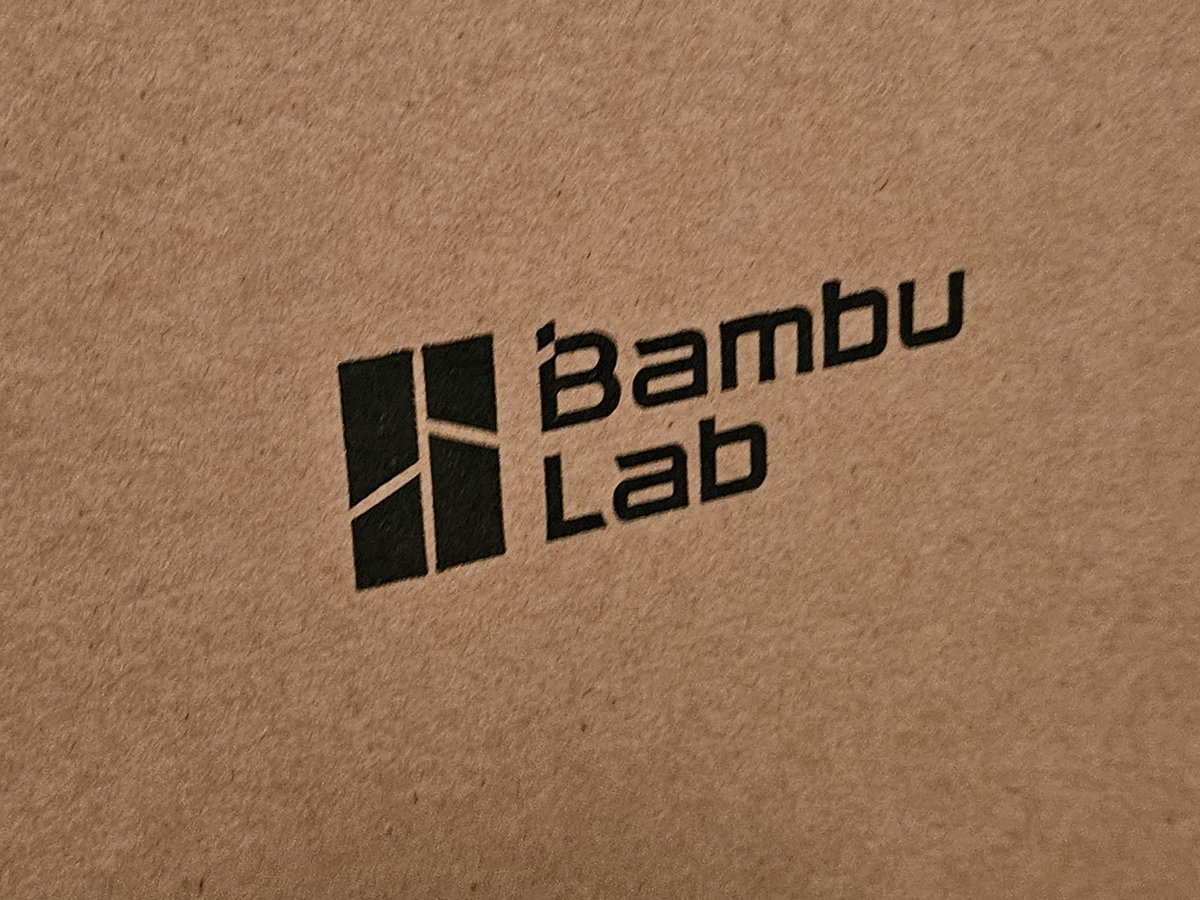 なんか届いた…？