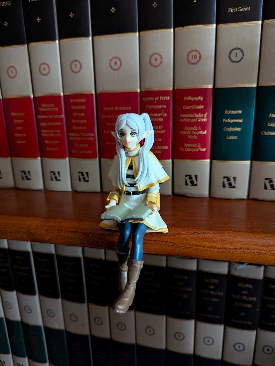 ArmsGeek's tweet image. She's an elf. I think this counts...  
 
...technically.
 
#elfonashelf #frieren #frierenbeyondendsjourney