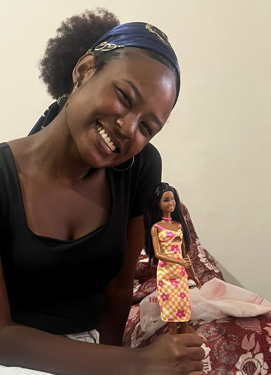 andiegoyangii's tweet image. oi ganhei minha primeira barbie negra com 17 anos!!