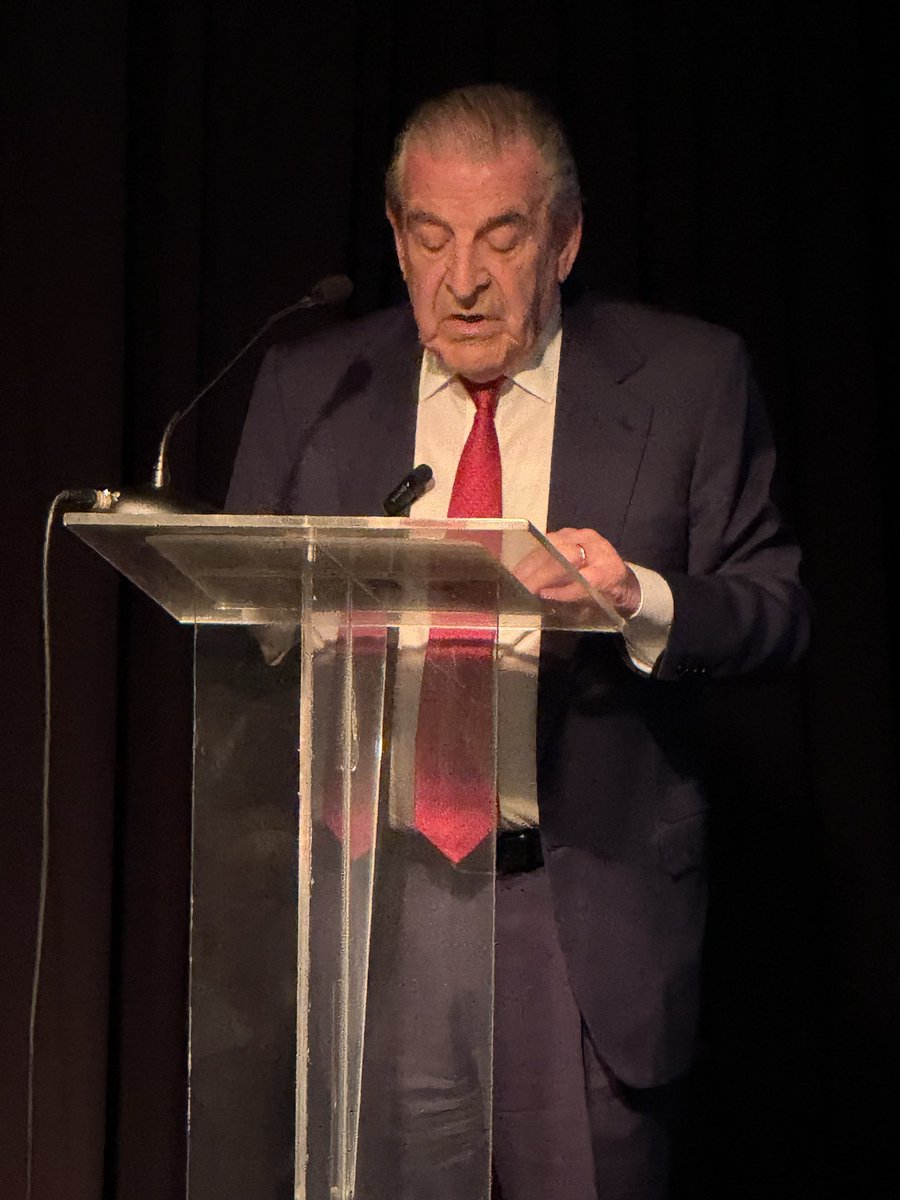 Qué debe hacer la diplomacia en un futuro incierto? Actuar con escucha, con gestión, con anticipación, con respeto, con firmeza. <a href="/pablocabrerag/">Pablo Cabrera</a> lo reflexiona en “La diplomacia tiene la palabra”.