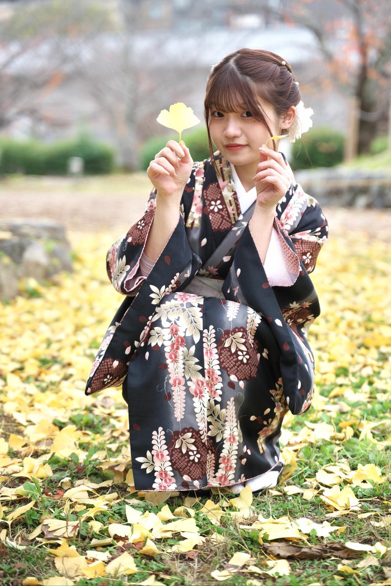 銀杏の絨毯が出来上がってるらしいですよ…… Model 咲菜 @saa_697