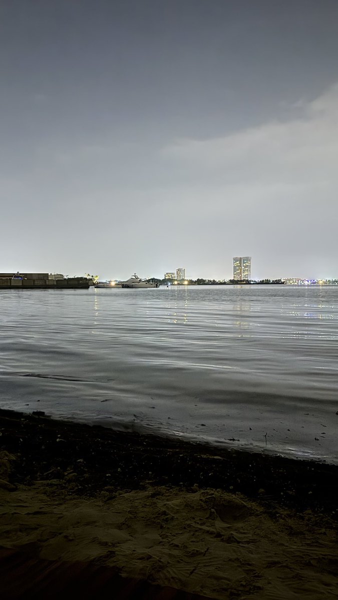 corowy's tweet image. المكان السري بجدة، محد يعرفه الا ١١ شخص