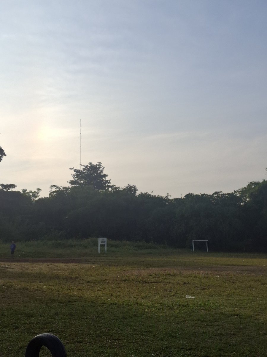 soymilklov's tweet photo. Sekarang jadi mba-mba yang duduk di bawah pohon pas pagi. Biasanya liat doang pas berangkat kerja 😆 https://t.co/eJfPhrYtJD