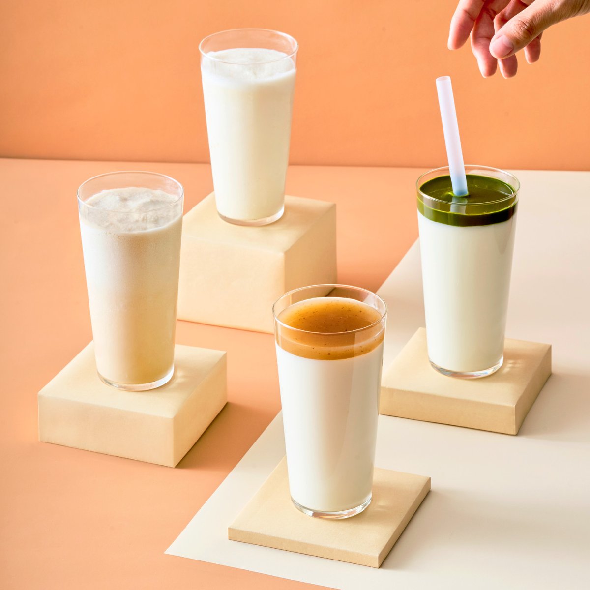 ＼今なら4種類も楽しめる✨／
今日飲むならどれにする？コメントで教えてください😊✨

🥤モスシェイク バニラ
☕モスシェイク コーヒー
🌰まぜるシェイク 栗
🍃まぜるシェイク 出雲の抹茶

※島根県出雲市産抹茶入りのソースを使用しています。