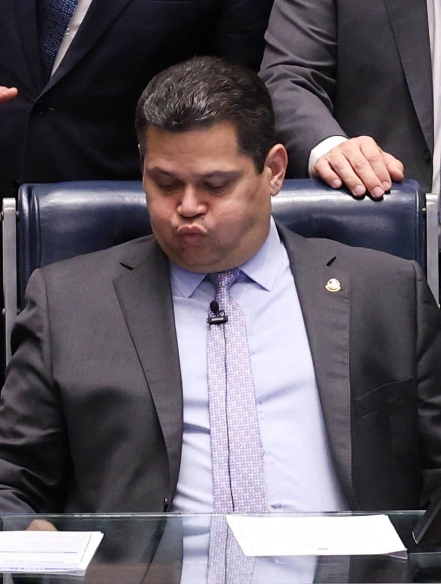 Os presidentes da Câmara e do Senado querem calar a imprensa. 

Quem cala a imprensa é inimigo do povo. 

Fotos Lula Marques.