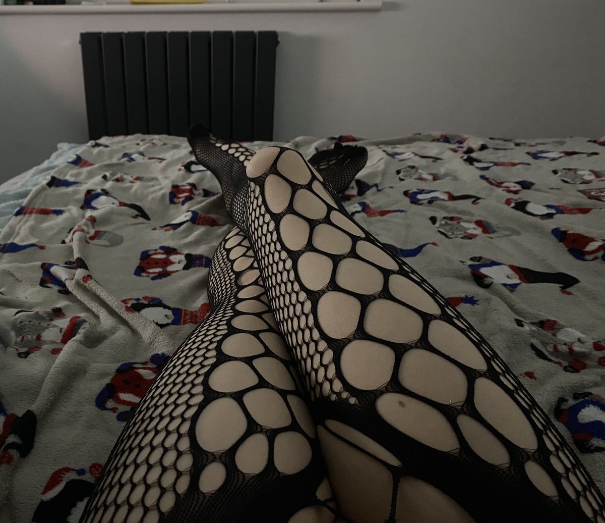 vanya4u2's tweet photo. do you like femboy thighs https://t.co/CCGdH9pxmj
