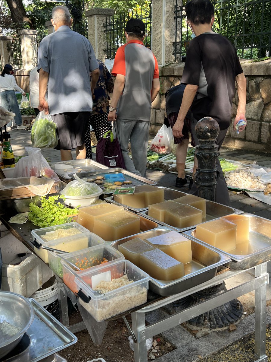 desireejeanpaul's tweet photo. 刚出炉的糖炒栗子！热乎甜糯，壳薄好剥，揣一袋暖手又解馋～冬天的快乐这就来 https://t.co/iLmR7ad5hT
