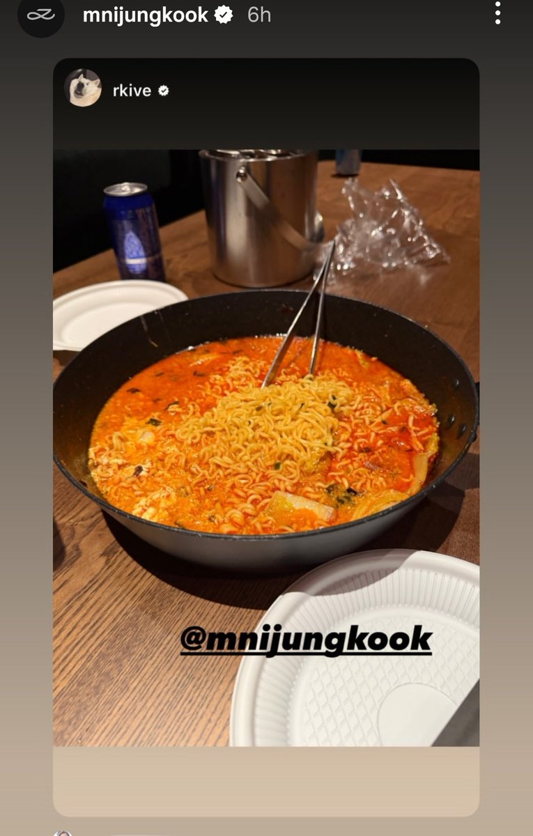 august_darling's tweet photo. "Deae diary, today I asked my crush if he wanted to eat some ramyeon (😏😏😏) and he said yes! But he thought I meant actual ramyeon (🍜😟😩😭)." https://t.co/1SbGsMWwPk
