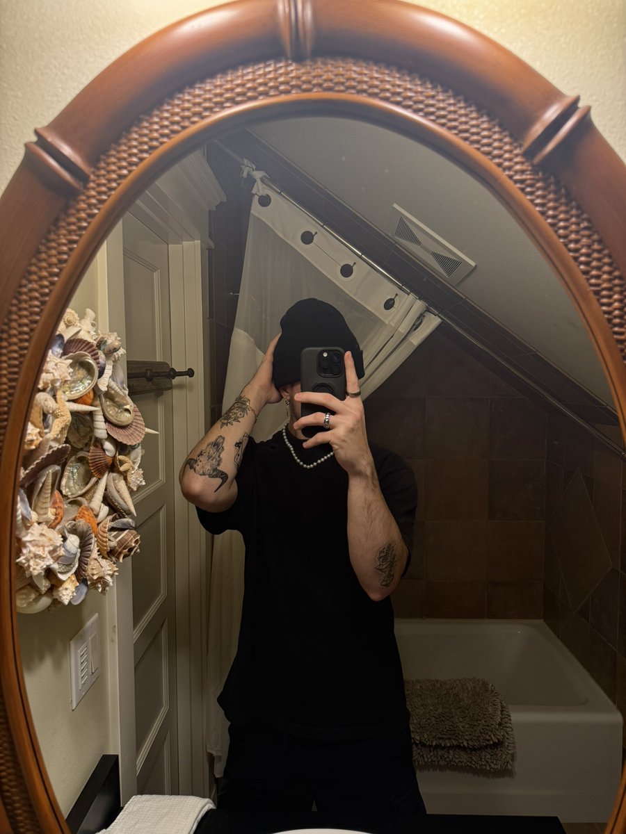 SpiftyCbr's tweet image. I need more tats :(