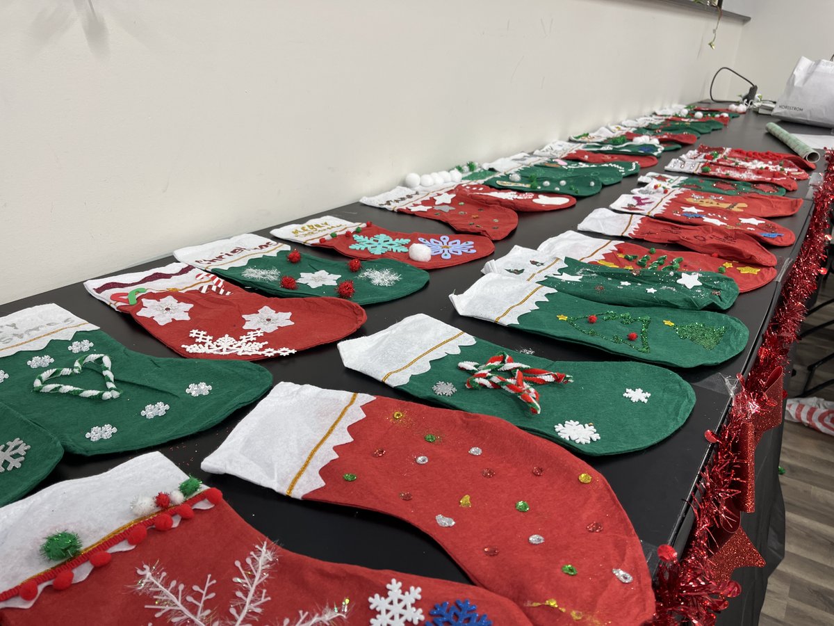 Kids Above All is thankful to the students over at Maine South High School for stopping by our BLDC to make stockings for the children in our programs!

Thank you everyone for your creativity and kindness!

#nonprofit #holidaygiftdrive #holidays