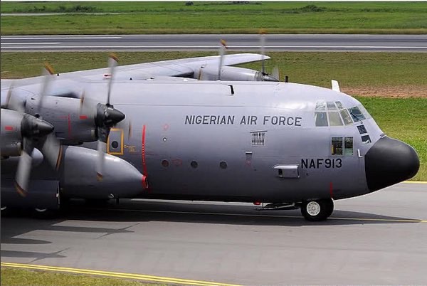 NigeriaStories's tweet image. BREAKING: Burkina Faso releases 11 Nigerian 🇳🇬 officers after Nigeria Air Force claims the aircraft was en route to Portugal