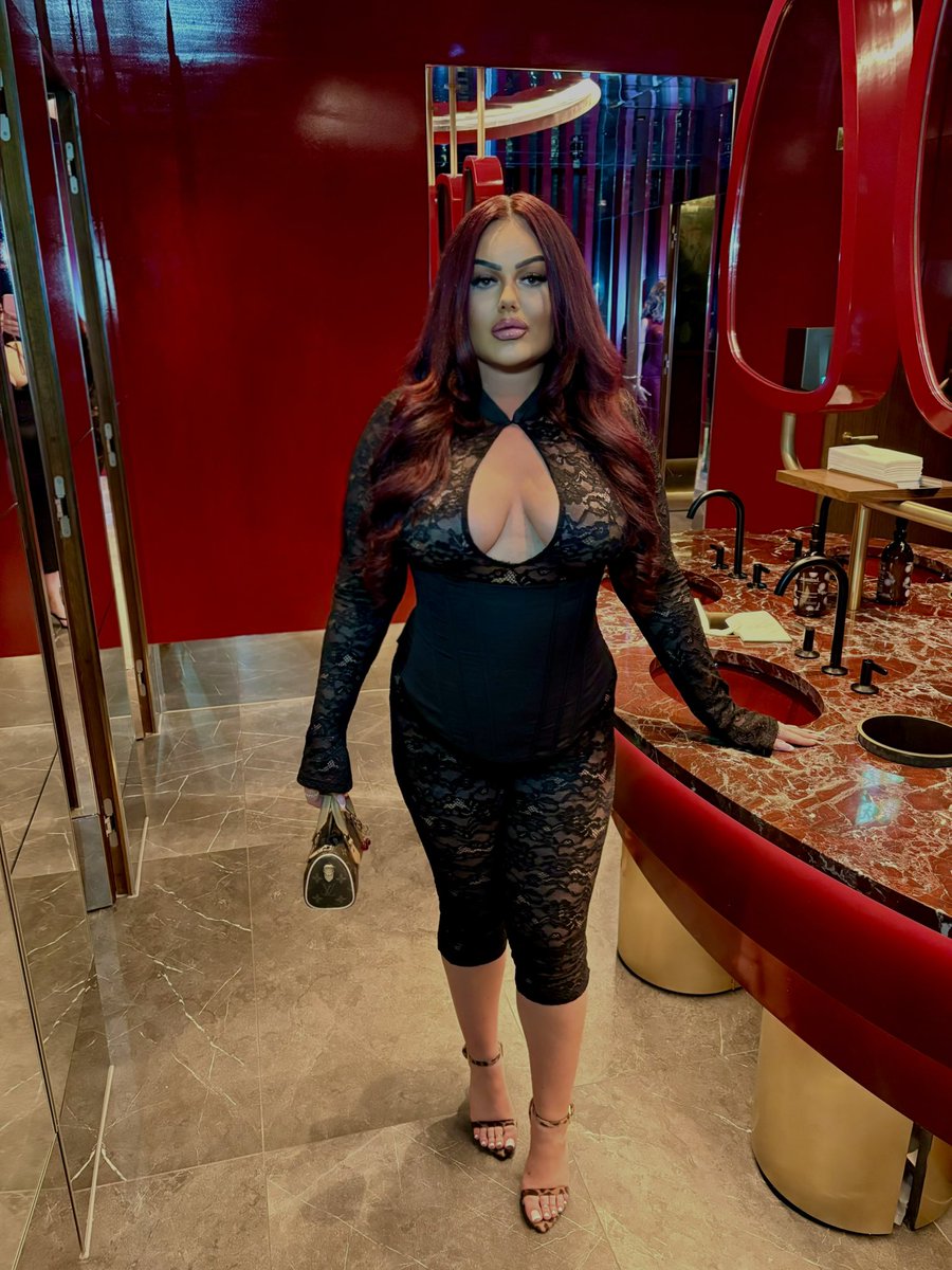 stefffaknee's tweet photo. Bathroom diaries ♥️ https://t.co/MhnPR3SagD