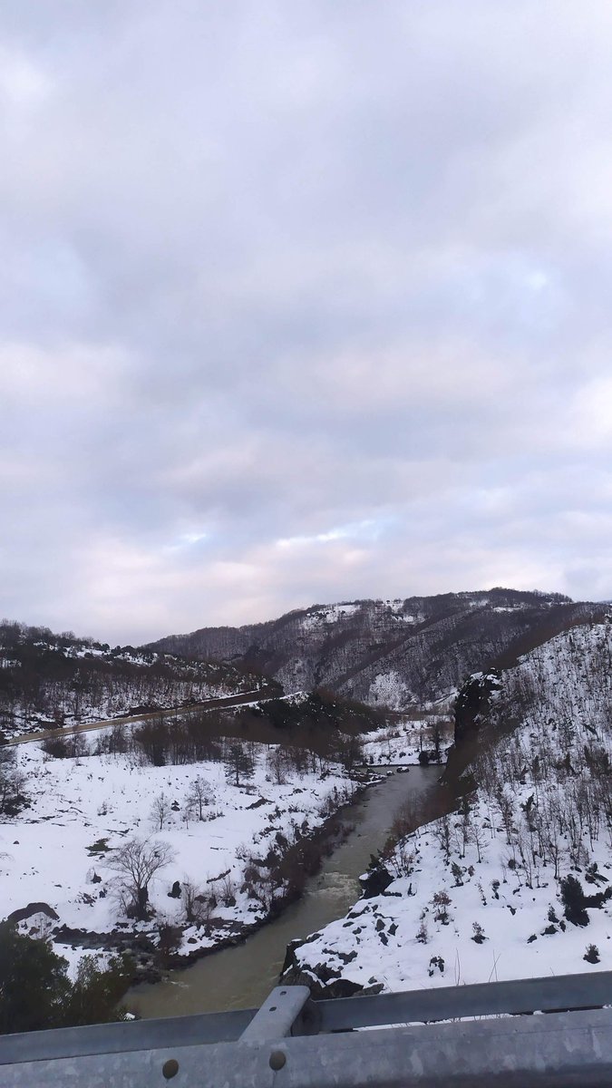 Derler ki, Lokman Hekim 32 hastalık tespit etmiş.

Bunların 16'sının sebebi "ayaz", 16'sının sebebi de "boğaz” imiş.

“Üşütmeyin ve çok yemeyin" demiş.