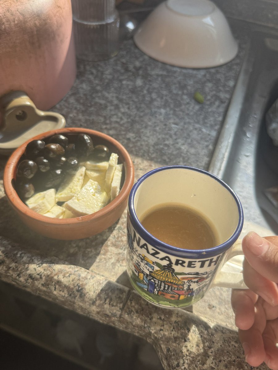 Do you remember when I told you a month ago that I pay my life to wake up and drink a glass of Nescafe with my cheese sandwich! I'm eating them now and I'm happy