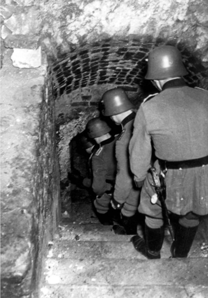 December, 1940 | German policemen searching for Jews in the Lublin ghetto, occupied Poland.

#NotLongAgoNotFarAway