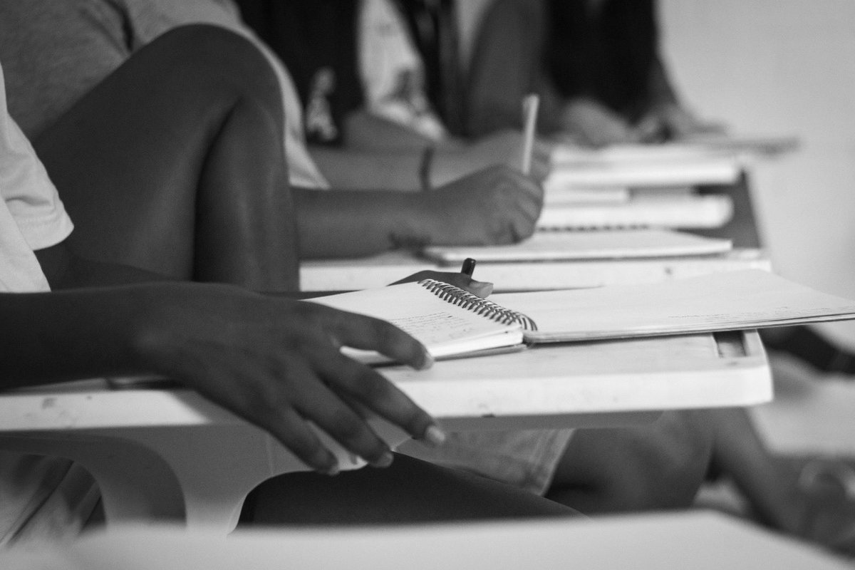 ICBFColombia's tweet photo. 🧵| Estas fotografías en blanco y negro reflejan su sensibilidad, su proceso y la manera en que el arte se convierte en un camino para reconstruir sus proyectos de vida y construir paz. 🤍
📸 Fotógrafo: Leonardo Linares
#ArteQueTransforma https://t.co/V3lfTb3Cap