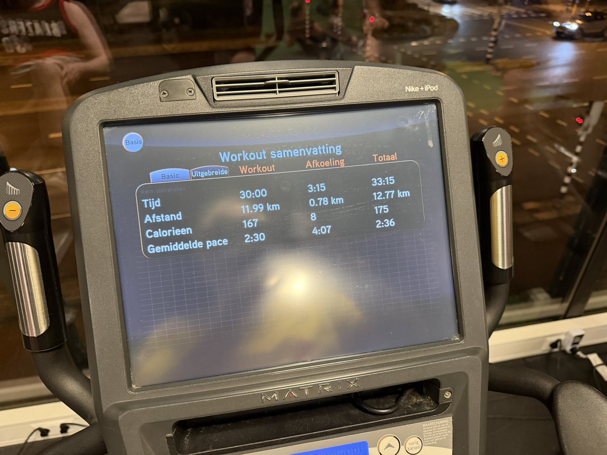 joskeijsper's tweet photo. Met de personal trainer vanmiddag alleen kracht oefeningen gedaan dus vanavond op de sportschool alleen cardio gedaan. #snap #fitness #alkmaar #hometrainer #loopband https://t.co/ArHNz4CAHu