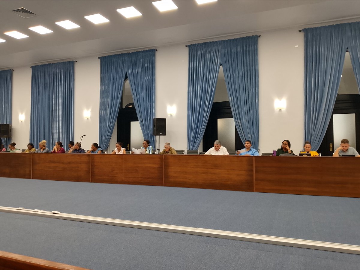 Diputados de #LaHabanaViveEnMí a la <a href="/AsambleaCuba/">Asamblea Nacional Cuba</a> discutimos hoy en sesión de trabajo la estructura de la Ley de Ciencia, Tecnología e Innovación y la excepcional de adelanto de las elecciones de base del #PoderPopular en #CubaLegisla