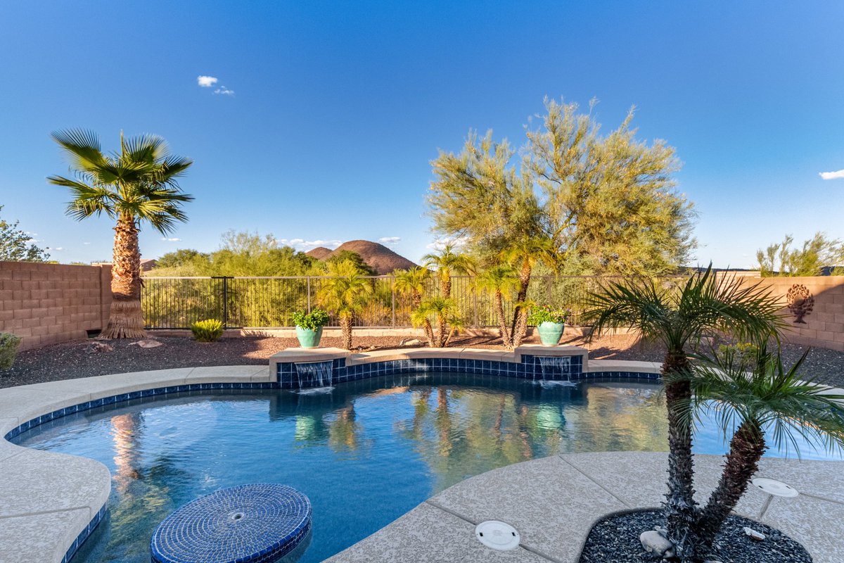 PhoenixHomePro's tweet image. ✨ UNOBSTRUCTED VIEWS + SPARKLING POOL! ✨
This impeccably maintained retreat offers elegance, comfort &amp;amp; functionality in every detail. Enjoy stunning mountain views, a private casita, soaring ceilings, gourmet kitchen, luxurious primary suite &amp;amp; a true backyard oasis!