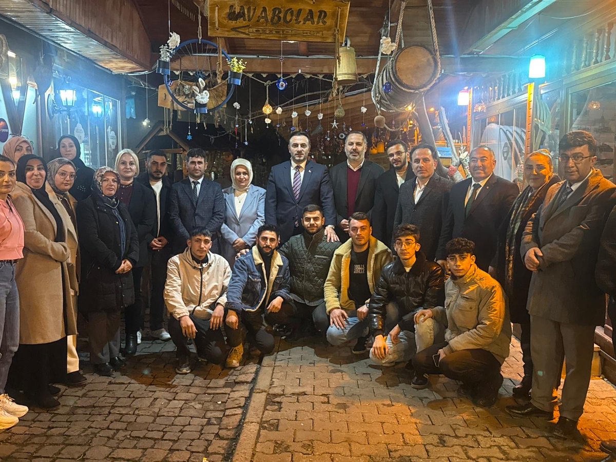 📍ARDAHAN 

İl Başkanımız Hakan Aydın, İl Kadın Kolları Başkanımız Gülten Özdemir ve İl Gençlik Kolları Başkanımız Muhammed Gök ile omuz omuza, Ardahan’ın üç kademe ilçe başkanları toplantısını gerçekleştirerek; cumhurbaşkanımızın işaret ettiği istikamette 
AK davamızın etrafında