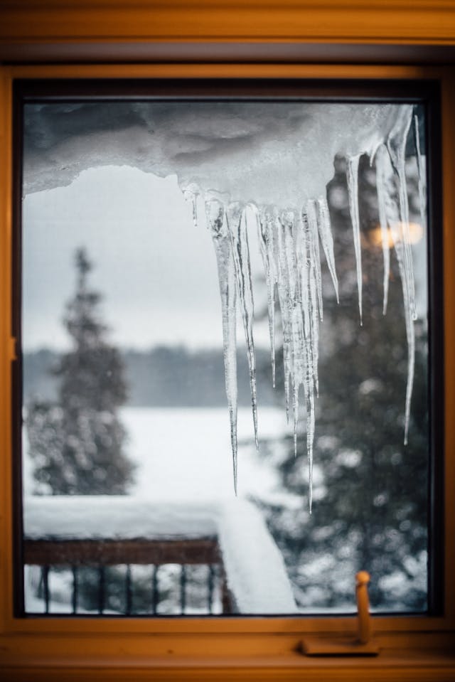 Eniscleaning's tweet photo. It's Cold!   Keep up on the housework when it's cold outside... winter means more indoor activity so make sure to keep the house clean.  Let Enis Cleaning help you this Holiday Season.  Call 617-767-3120 or go to https://t.co/5XVkvOOzBv https://t.co/SGsrzosapb