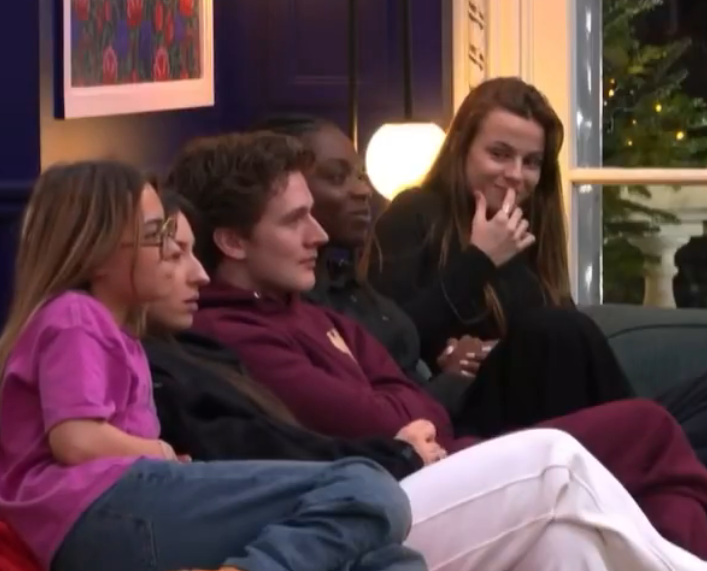 CocsAndLuns's tweet photo. Le regard de Anouk lorsqu'elle a compris que Baastian est immunisé, je l'aime trop pitié 🥺 #StarAcademyLeLive https://t.co/iu1xokmraK
