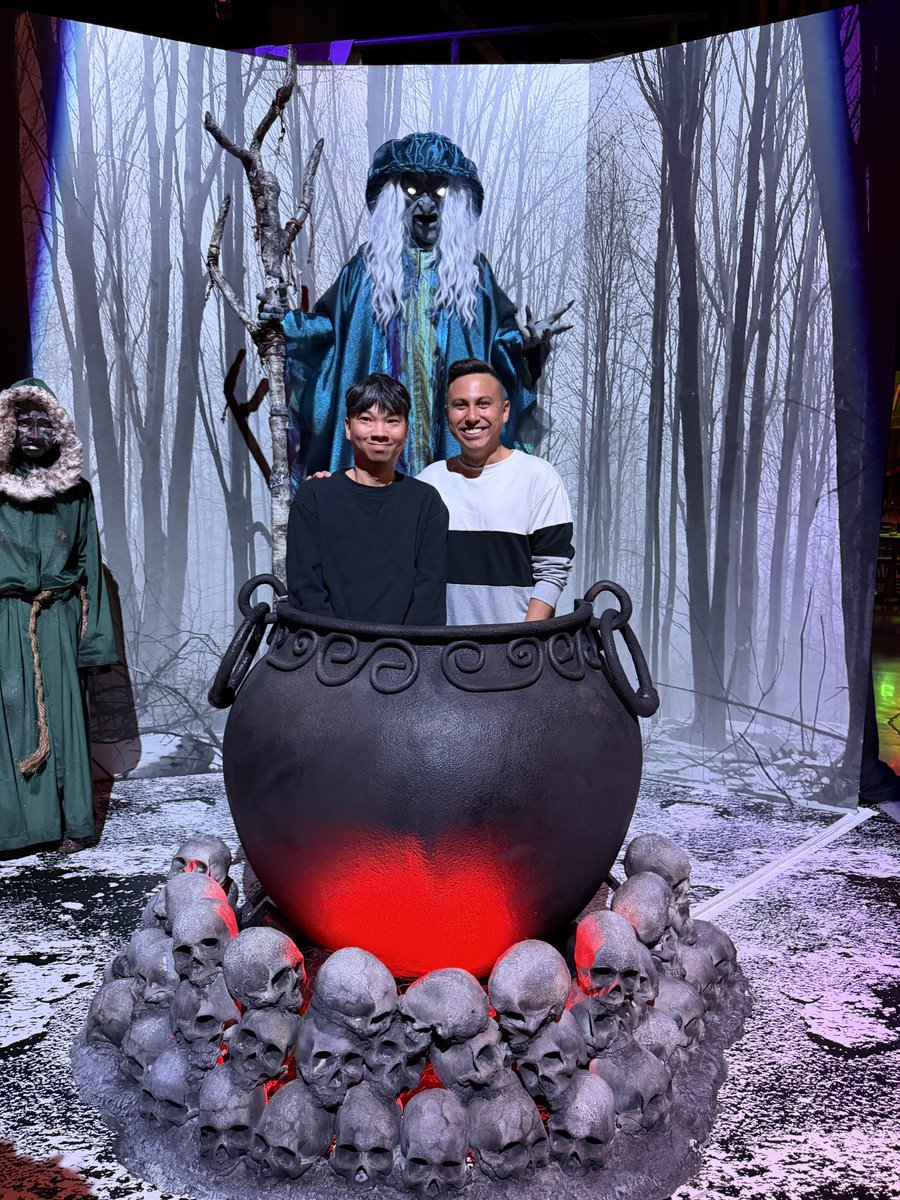 dane_neves's tweet photo. 🎶 It’s beginning to [cook] a lot like Christmas 🎵 Would you accept this as our annual holiday card photo? @UnleashedVegas @AREA15official 

#universalstudios #lasvegas #holidaycards #horror https://t.co/q5yqgyVKAb
