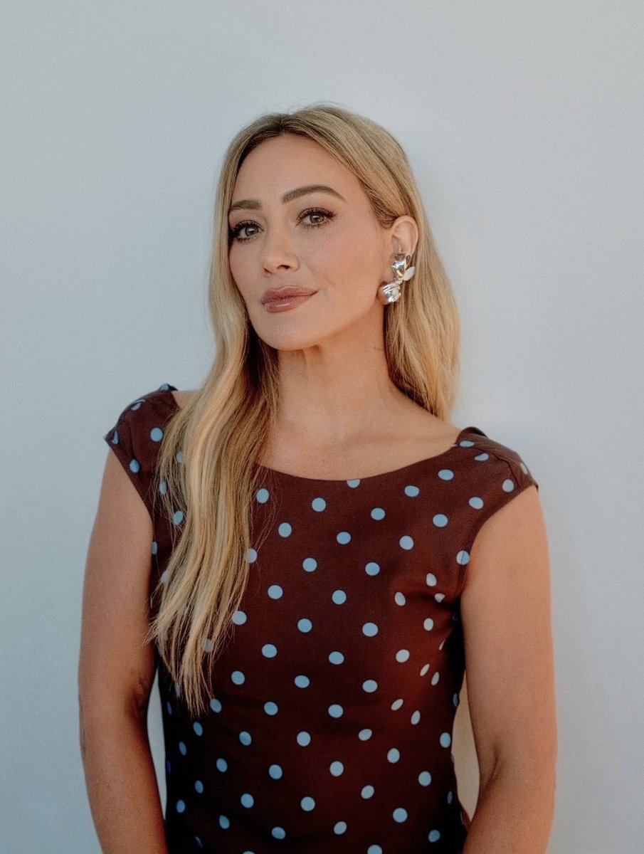 hilaryduffposts's tweet photo. hilary duff, what a woman https://t.co/JFIJeKIpOF