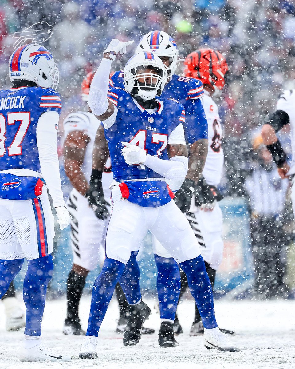 CB is the only player in the NFL this season with 2 INTs, 2 sacks and 2 defensive TDs. 👀
#ProBowlVote + Christian Benford