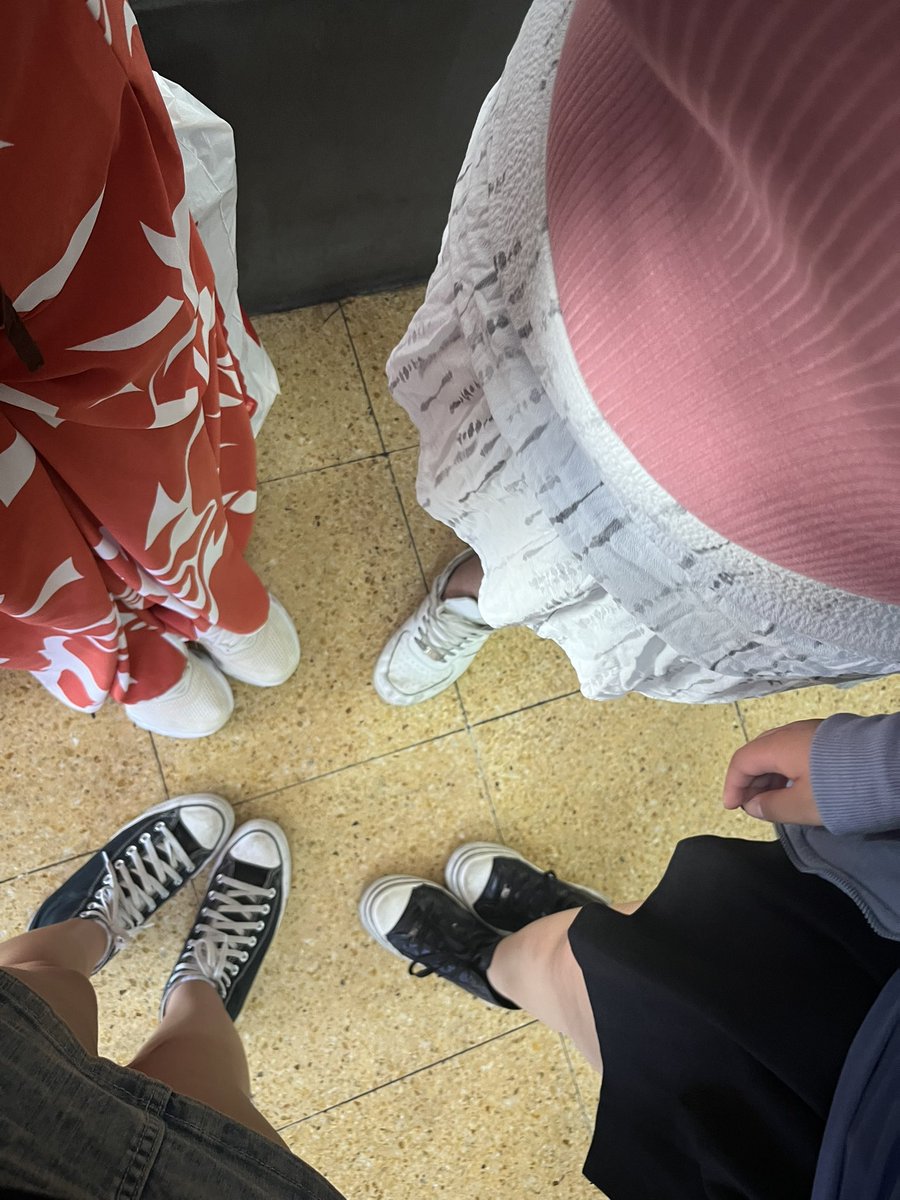 sunlaxis's tweet image. went out w my friends!