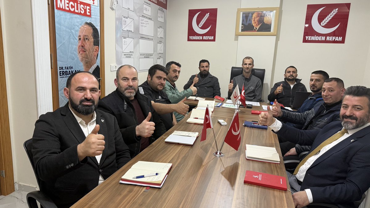 Haftalık yönetim kurulu toplantımızı  ilçe başkanımız Ekrem Yahya Ateş’in riyasetinde gerçekleştirdik. 
Alınan kararların hayırlara vesile olmasını diliyoruz.

<a href="/erbakanfatih/">Dr. Fatih Erbakan</a> 
<a href="/nuriozatatr/">Nuri ÖZATA</a> 
<a href="/YahyaAtes/">Ekrem Yahya ATEŞ 🇹🇷</a> 
<a href="/erol_erler/">Erol Erler YENİDEN REFAH</a>