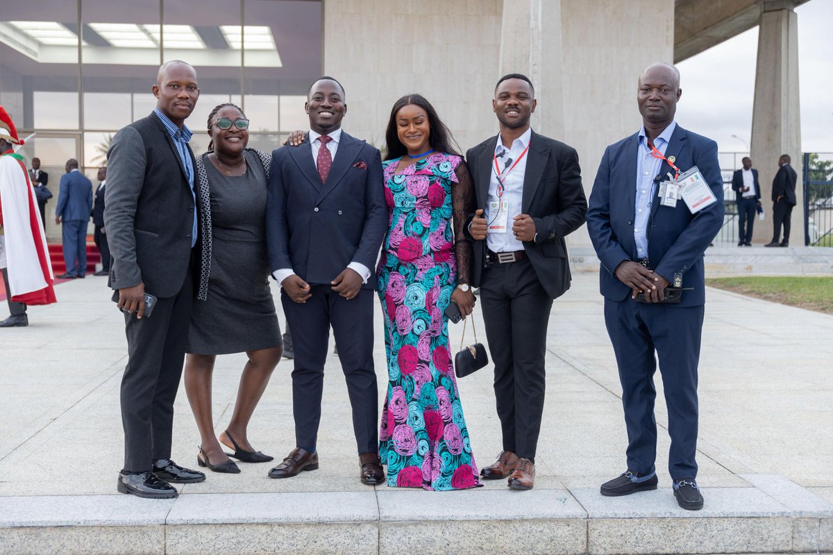 Ghana vibes in Abidjan! 🇬🇭🇨🇮 Wishing President Ouattara a successful term!

 #GhanaMeetsCoteDIvoire #WestAfricaUnited #Leadership
<a href="/JDMahama/">John Dramani Mahama</a>