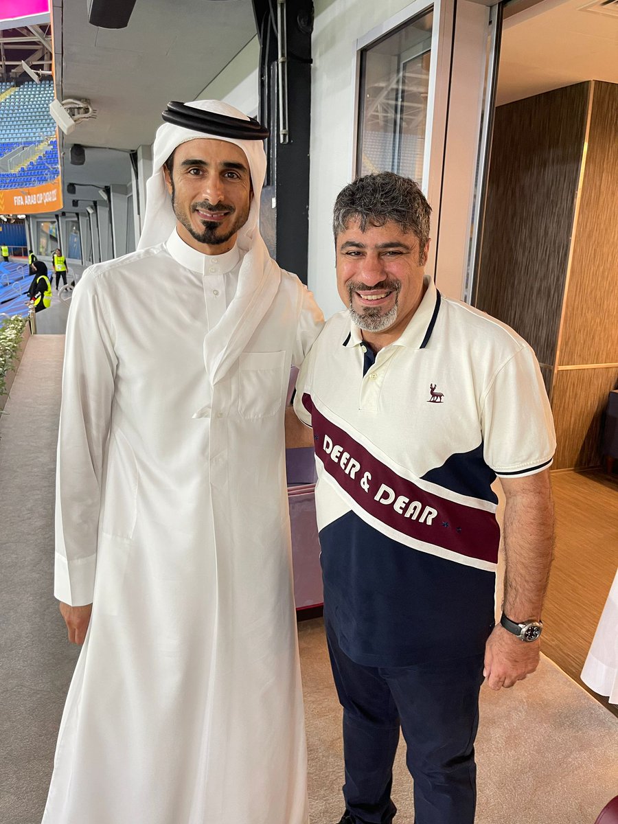 عبدالعزيز عطية : تشرفت بلقاء سمو الشيخ جاسم بن حمد ال ثاني الممثل الشخصي لسمو امير #قطر خلال مباراة منتخب #الكويت و #الامارات واشكره على الوقت الذي منحه لي لمناقشة وضع الازرق بشكل عام وادائه في كأس العرب بشكل خاص.
<a href="/TamimBinHamad/">تميم بن حمد</a>