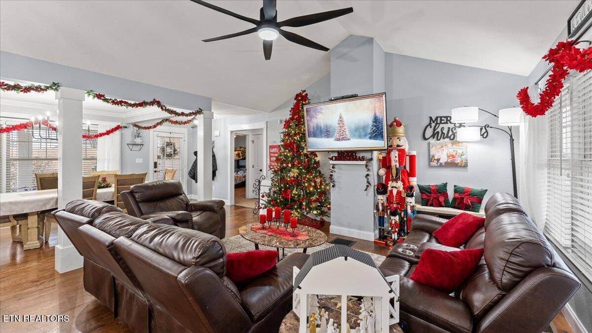 967 Dumplin Valley Rd, Jefferson City, TN 37760 just hit the market!
Take a look at this awesome space: shawnwilmoth.com/d8rdygk4