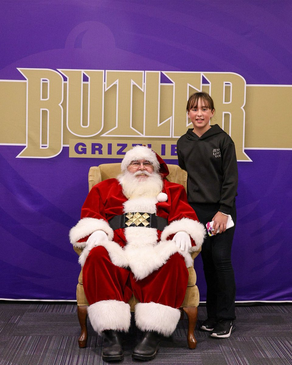 ButlerGrizzlies's tweet image. 𝐂𝐨𝐦𝐞 𝐦𝐞𝐞𝐭 𝐒𝐚𝐧𝐭𝐚!🎅

Santa will be at the Power Plant for tomorrow night’s @ButlerCCWBB &amp;amp; @BucoMBB double header vs Independence! Santa will be in the Hall of Fame Room from 6 p.m. until halftime of the men’s game! Come say hi!🎄🎅. Final home games before break!
