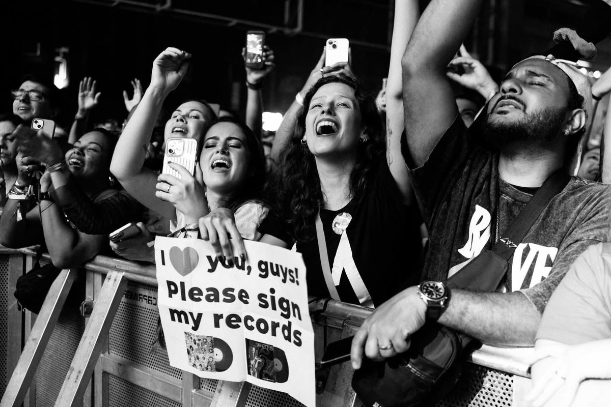 Maroon 5 tweet media