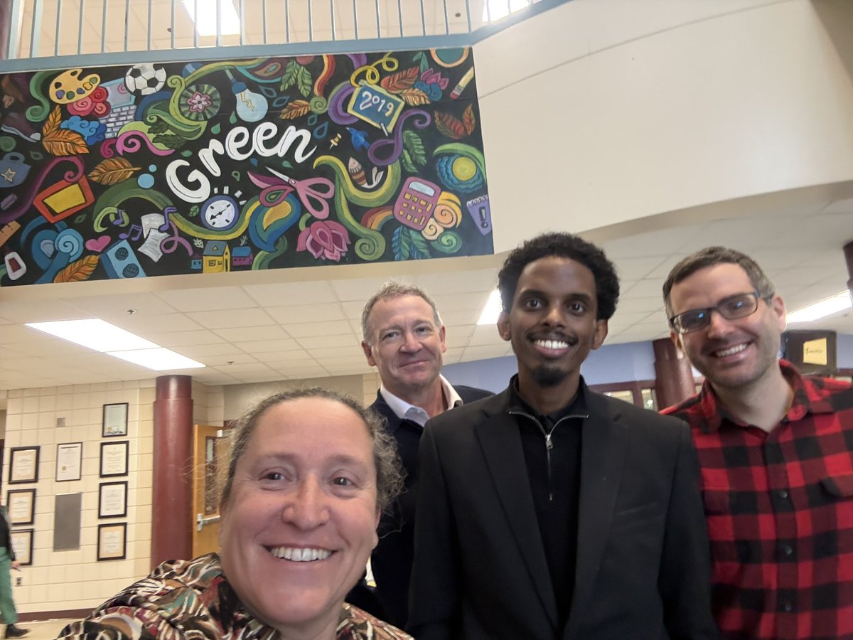OmarFatehMN's tweet image. I had a fun time being “Principal For a Day” at Green Central! Thank you Principal Rayo for hosting us!