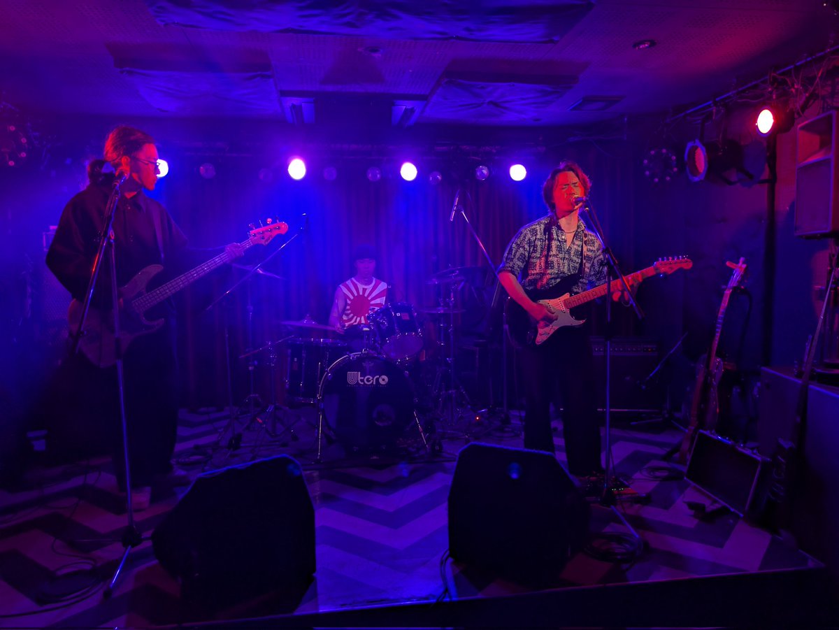 #福岡UTERO
#清川
MUSIC UNFAIR
25.12.09
EDEL STADT
若手ブルース・ロック
ブルースは憂鬱な気分を表現するらしい
詩の気分がしっかりフロアに伝わる

コンテストに入賞して
レコーディング中(7インチ)