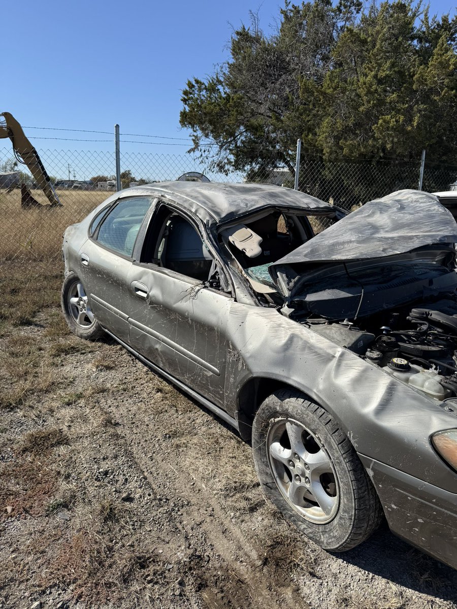 Riley_Aster's tweet image. Well my life almost got ended today

I was driving and my wheel hit a gravel patch and then I fell off onto the shoulder which was over a 16inch drop then corrected back onto the road and corrected again and did 2-3 flips then landed on my roof. 

Luckily someone drove by and was…