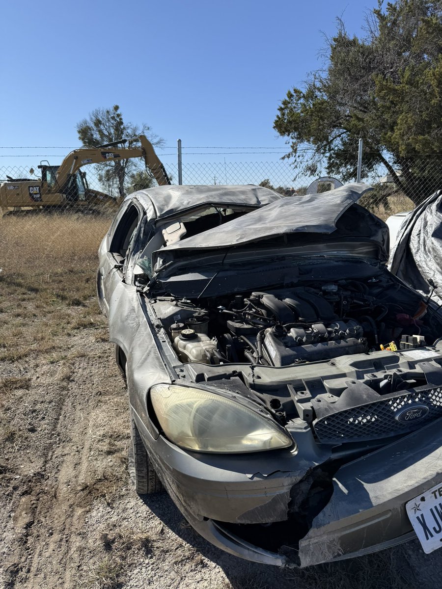 Riley_Aster's tweet image. Well my life almost got ended today

I was driving and my wheel hit a gravel patch and then I fell off onto the shoulder which was over a 16inch drop then corrected back onto the road and corrected again and did 2-3 flips then landed on my roof. 

Luckily someone drove by and was…