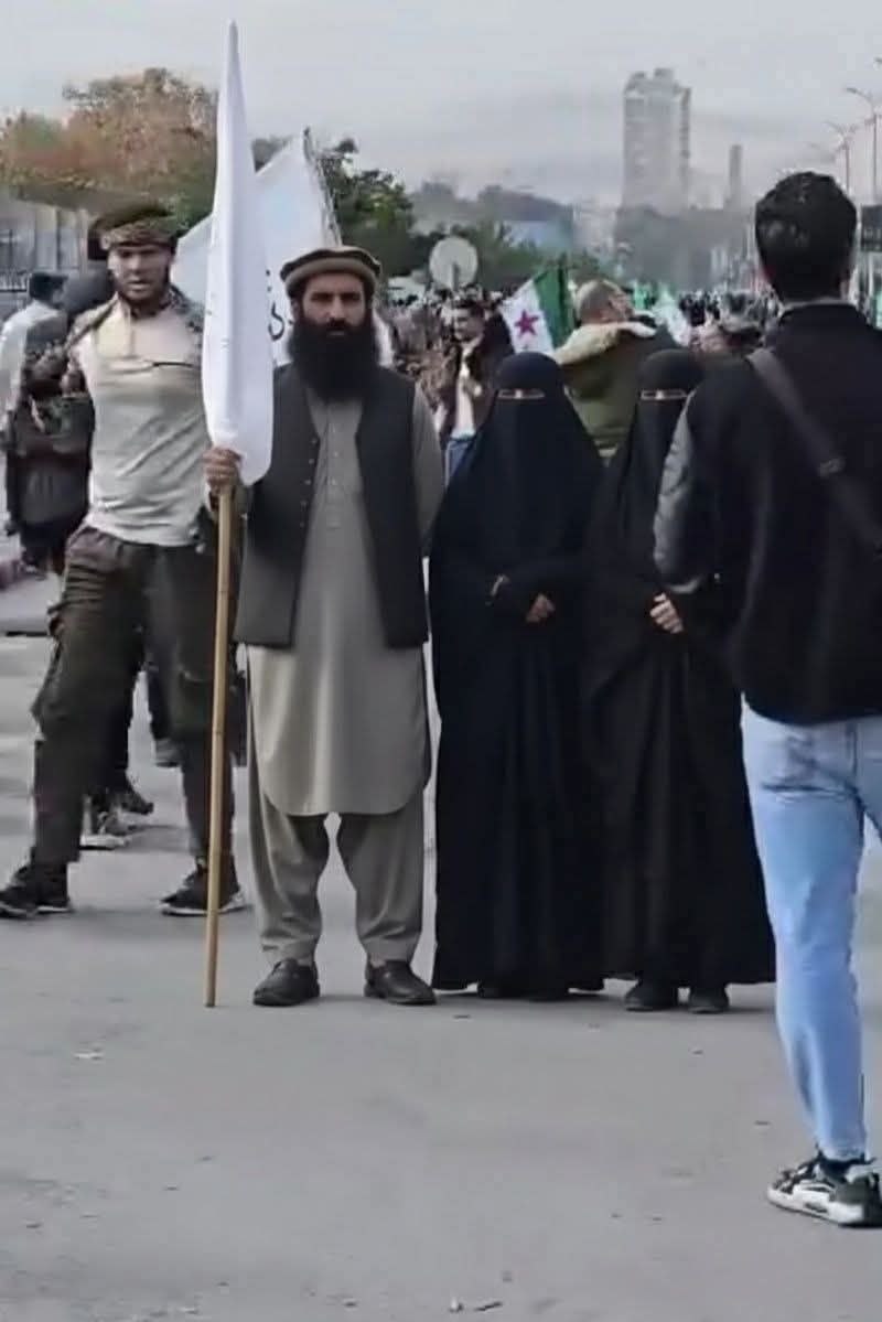 RojavaNetwork's tweet image. Garbage bags celebrated the so-called &quot;Liberation Day&quot; in Damascus.

Note: These black ninja outfits have nothing to do with Islam. They are a later invention (Bid&apos;ah) and ideology imported from Taliban, ISIS, and HTS terrorist organizations