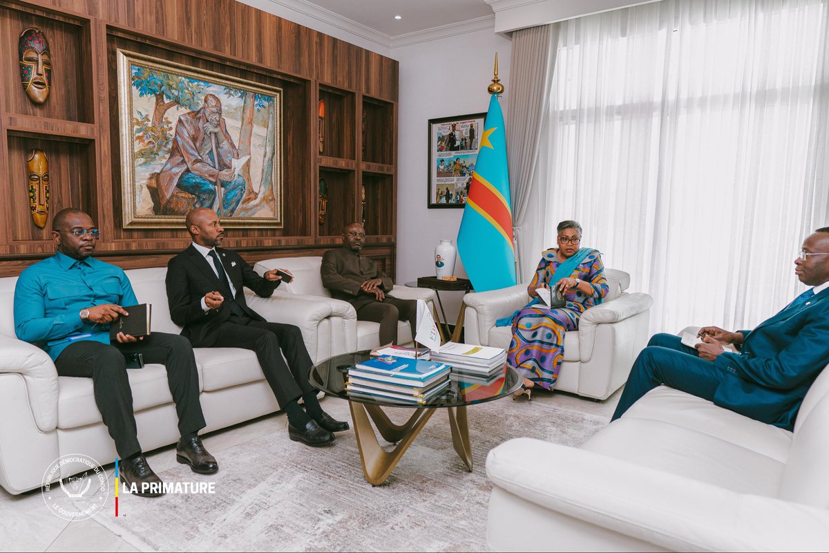 #Sécurité 
9 décembre 2025| La Première Ministre Judith Suminwa Tuluka a réuni ce mardi les membres du Gouvernement ayant pris part à la signature des Accords de Washington ainsi que les Vice-premiers ministres de l’Intérieur et de la Défense, afin d’activer la réponse d’urgence