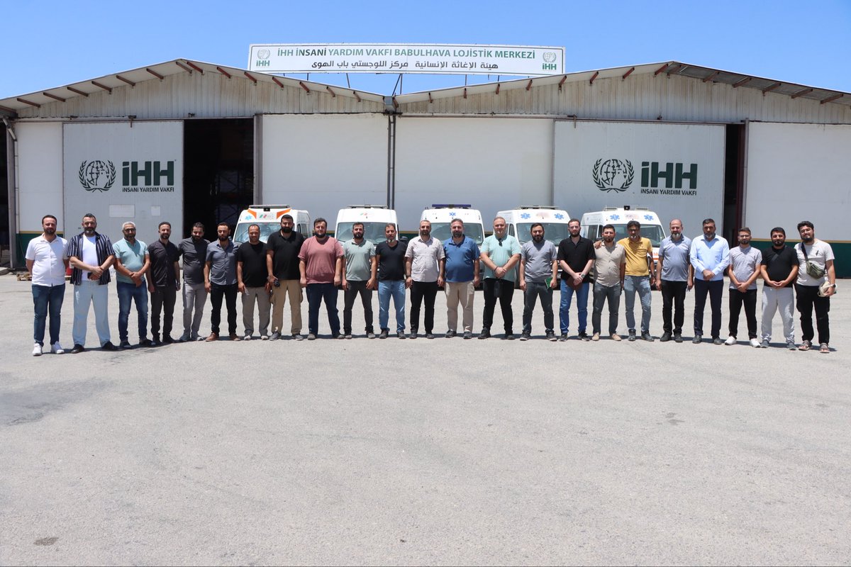 Geç kalmış bir gelişmeyi paylaşmak istedim. Belki de Suriye’ye ancak veda edebildim.

Mart 2017 – Haziran 2025 arasında 8 yıl boyunca İHH Suriye Çalışmaları bünyesinde yürüttüğüm görevim nihayete erdi. Haziran 2025’ten bu yana İHH Kurumsal İlişkiler Ofisi – Medya Sorumlusu olarak